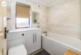3 bedroom, Semi-detached house for sale