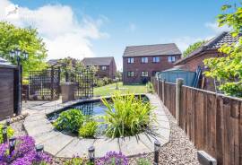 3 bedroom, Semi-detached house for sale