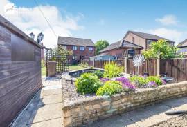 3 bedroom, Semi-detached house for sale