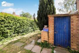 3 bedroom, Semi-detached house for sale