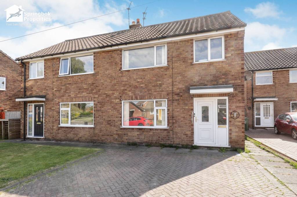 3 bedroom, Semi-detached house for sale