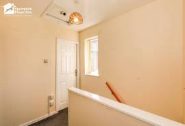 3 bedroom, Semi-detached house for sale
