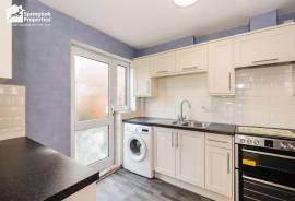 3 bedroom, Semi-detached house for sale