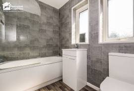 3 bedroom, Semi-detached house for sale