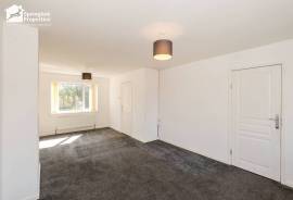 3 bedroom, Semi-detached house for sale