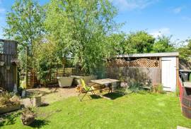 2 bedroom, Detached house for sale