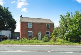 2 bedroom, Detached house for sale