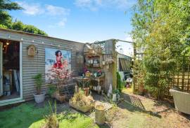 2 bedroom, Detached house for sale