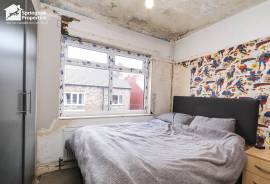 3 bedroom, Semi-detached house for sale
