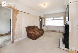 3 bedroom, Semi-detached house for sale