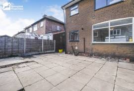 3 bedroom, Semi-detached house for sale
