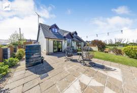 4 bedroom, Detached house for sale