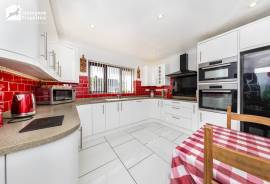 4 bedroom, Detached house for sale