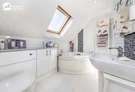 4 bedroom, Detached house for sale