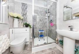 4 bedroom, Detached house for sale