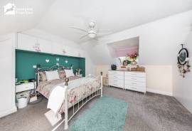 4 bedroom, Detached house for sale