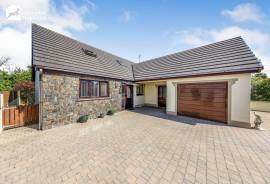 4 bedroom, Detached house for sale