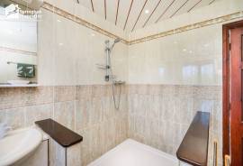 3 bedroom, Detached house for sale