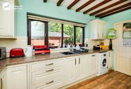 3 bedroom, Detached house for sale