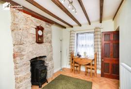 3 bedroom, Detached house for sale
