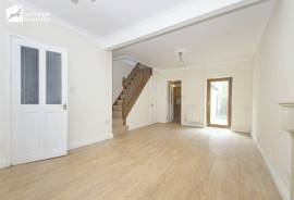 2 bedroom, Terraced House for sale