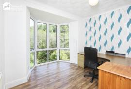 7 bedroom, Semi-detached house for sale