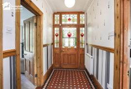 7 bedroom, Semi-detached house for sale