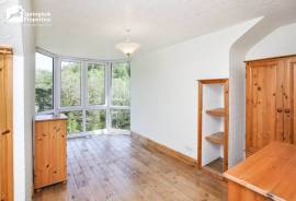 7 bedroom, Semi-detached house for sale