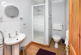 7 bedroom, Semi-detached house for sale