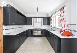 7 bedroom, Semi-detached house for sale