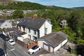 7 bedroom, Semi-detached house for sale