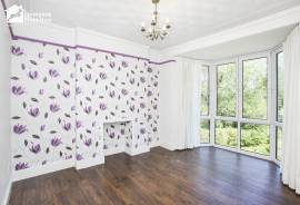 7 bedroom, Semi-detached house for sale