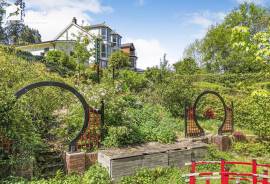 7 bedroom, Semi-detached house for sale