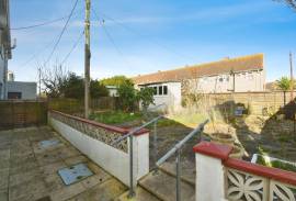 3 bedroom, Semi-detached house for sale