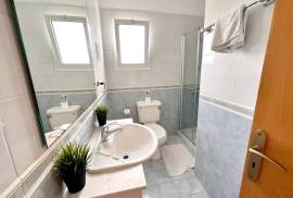 Pool View 2 Bedroom Beautiful Apartment - Universal, Paphos