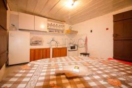 Casa de 2 dormitorios con amplio jardín cerca de Ruse