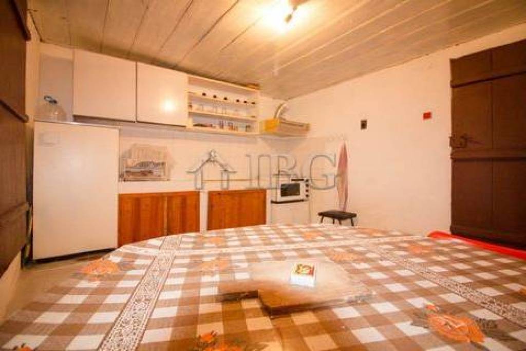Casa de 2 dormitorios con amplio jardín cerca de Ruse