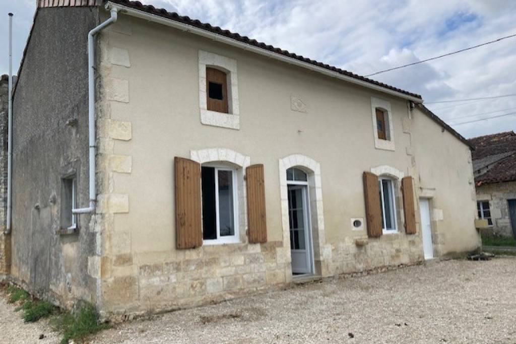 €88170 - Pretty Stone House Near Ruffec