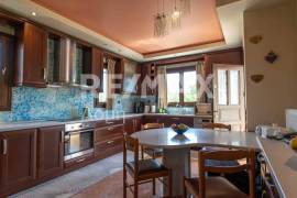 Maisonette 290 sq.m for sale