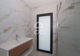 Modern design 3 bedroom villa with basement and swimming pool, in Alcantarilha