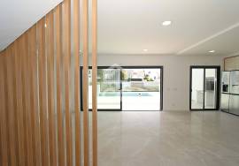 Modern design 3 bedroom villa with basement and swimming pool, in Alcantarilha