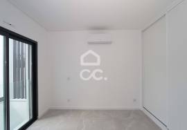 Modern design 3 bedroom villa with basement and swimming pool, in Alcantarilha