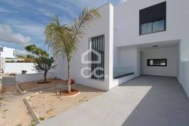 Modern design 3 bedroom villa with basement and swimming pool, in Alcantarilha