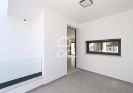 Modern design 3 bedroom villa with basement and swimming pool, in Alcantarilha