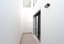 Modern design 3 bedroom villa with basement and swimming pool, in Alcantarilha