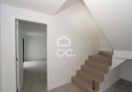 Modern design 3 bedroom villa with basement and swimming pool, in Alcantarilha