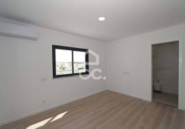 Modern design 3 bedroom villa with basement and swimming pool, in Alcantarilha