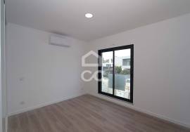 Modern design 3 bedroom villa with basement and swimming pool, in Alcantarilha