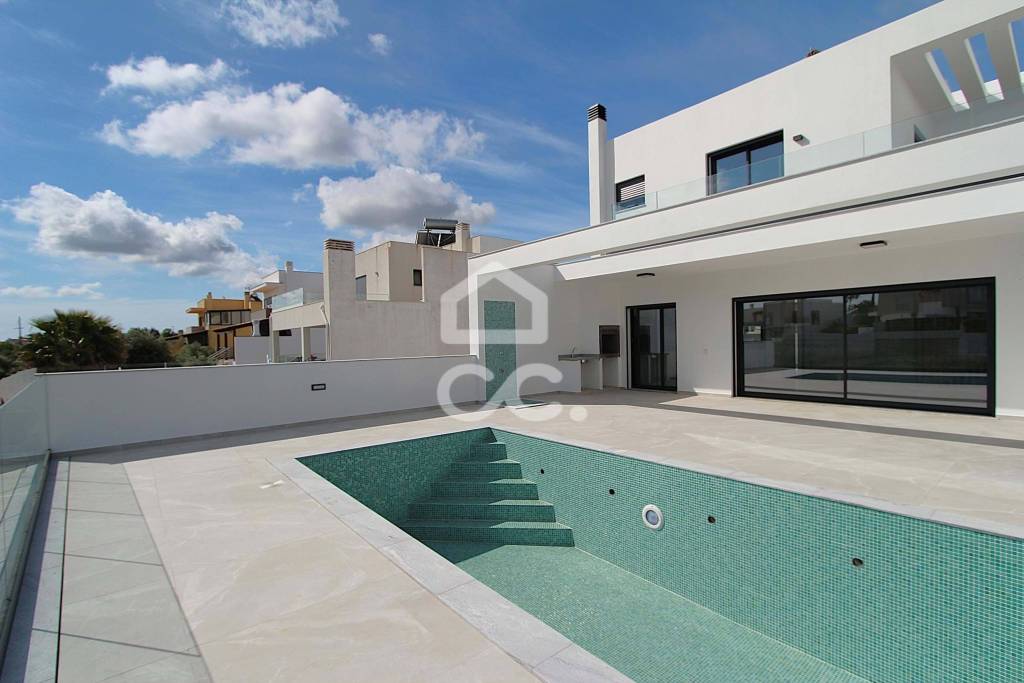 Modern design 3 bedroom villa with basement and swimming pool, in Alcantarilha
