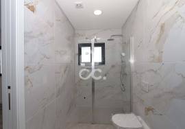 Modern design 3 bedroom villa with basement and swimming pool, in Alcantarilha
